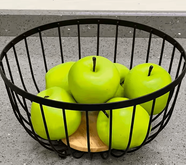 Coș de fructe rotund Raylin Home, metal și lemn, Ø24,6 cm, negru